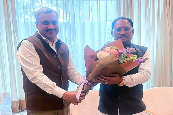 सिंगापुर पहुंचे मुख्यमंत्री साय, भारत के उच्चायुक्त डॉ. शिल्पक ने किया स्वागत