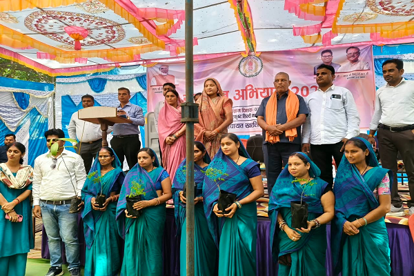  सेवा संकल्प शिविर में बी-1 और आबादी पट्टे वितरित