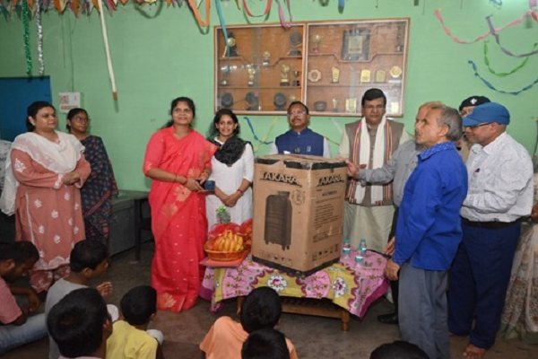 प्रभारी मंत्री रामविचार नेताम ने किया दिव्यांग विद्यालय का निरीक्षण,संस्था को एक लाख रुपये की सहायता देने की घोषणा