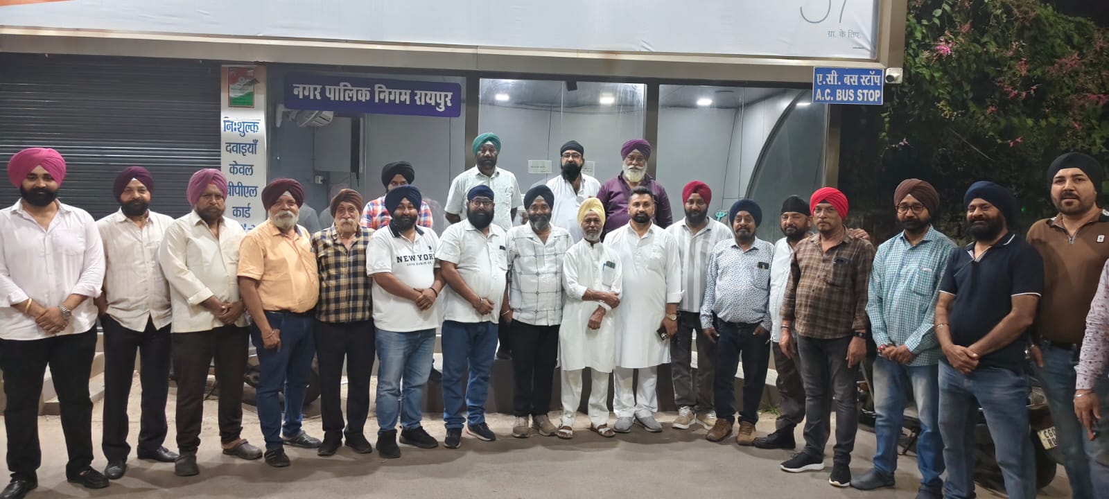 किरण देव के स्वास्थ्य की जानकारी लेने रायपुर स्थित निवास पहुंचा छत्तीसगढ़ सिक्ख समाज