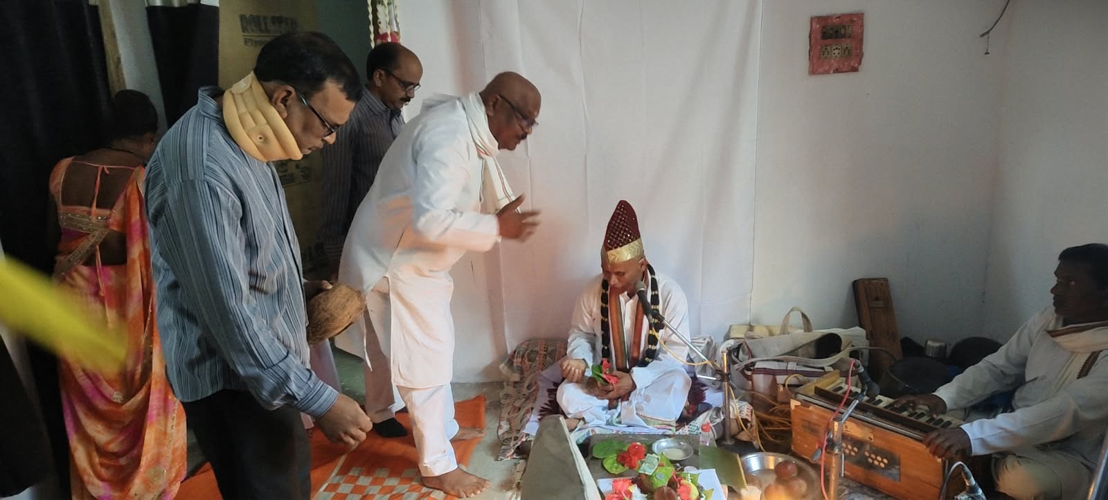  विधायक भोलाराम साहू  दशगात्र एवं चौका आरती कार्यक्रम मे शामिल हुए , शोकाकुल परिवार को बंधाया ढांढस