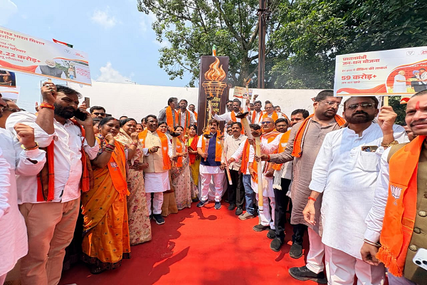  *सेवा ज्योति  यात्रा में गूंजा सेवा और राष्ट्र निर्माण का संदेश*   0 गरियाबंद में निकली भव्य सेवा ज्योति  यात्रा, विकसित भारत@2047 का लिया सामूहिक संकल्प।