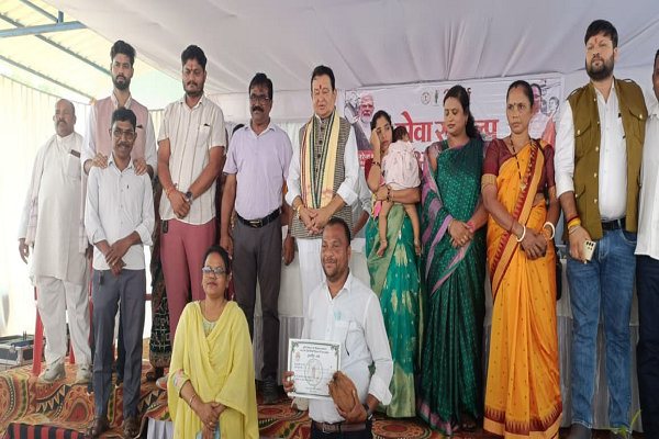 20 एकड़ में ढैंचा को हरी खाद के रूप में अपनाकर, कृषक प्रफुल्ल ने दिया मृदा स्वास्थ्य संरक्षण का संदेश