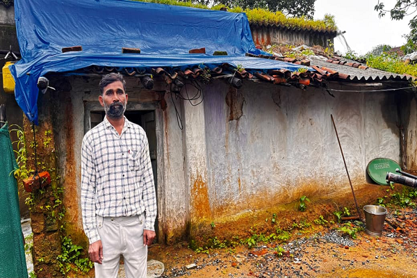  सेवा की कहानी : &rsquo;प्रधानमंत्री आवास से बदली कृष्ण कुमार की पारिवारिक स्थिति&rsquo;