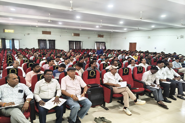 स्वामी आत्मानंद स्कूल में छात्र हितकारी योजनाओं और शिक्षा गुणवत्ता उन्नयन की गई समीक्षा*   *जिला शिक्षा अधिकारी ने संकुल शैक्षिक समन्वयकों को दिए विस्तृत दिशा-निर्देश*