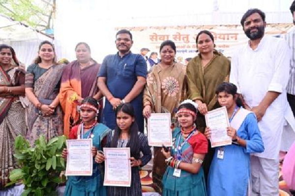 शासन की योजनाओं का लाभ समाज के अंतिम व्यक्ति तक पहुंचाना प्राथमिकता : सांसद कमलेश जांगड़े