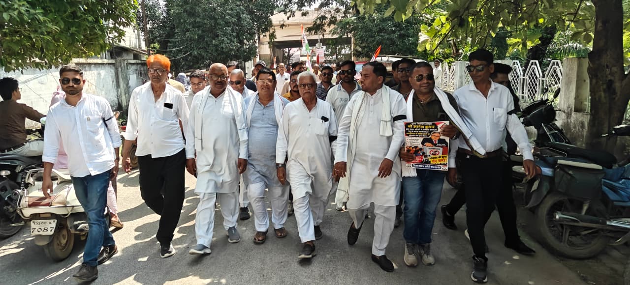 वोट चोरी बचाओ&ndash;लोकतंत्र बचाओ अभियान  कांग्रेस की महारैली में शामिल हुए खुज्जी विधायक भोलाराम साहू