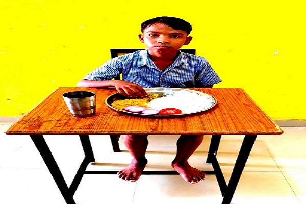 रहने और भोजन की व्यवस्था मिलने से पढ़ाई पर ध्यान देना हुआ आसान