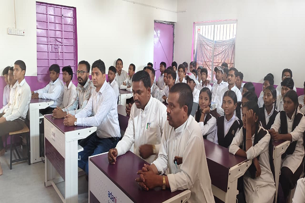  ???????? आधुनिक तकनीक के साथ भारतीय संस्कारों का संगम &mdash; सरस्वती शिशु मंदिर, अमलीपदर को मिली डिजिटल स्मार्ट क्लास की सौगात।
