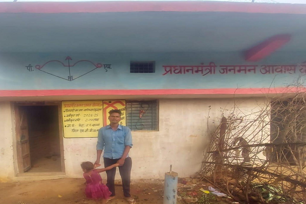 सेवा की कहानी : कच्चे घर से पक्के आशियाने तक: प्रधानमंत्री आवास योजना ने बदली सालिकराम की जिंदगी