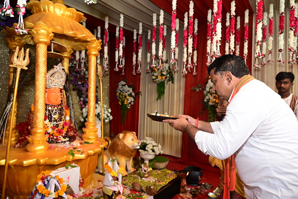  उप मुख्यमंत्री श्री विजय शर्मा ने कवर्धा में मां महामाया और मां विंध्यवासिनी के दर्शन कर प्रदेश की सुख-समृद्धि और खुशहाली की कामना की