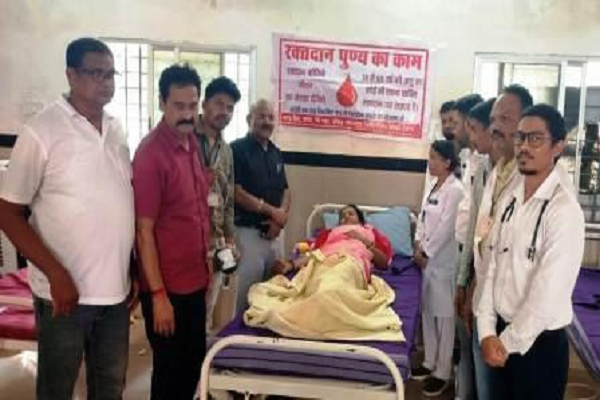 रक्तदान कर मौसमी साहा ने दिया मानवता और जनसेवा का संदेश