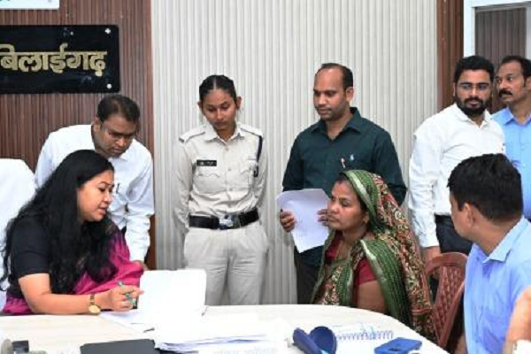 कलेक्टर जनदर्शन में ग्रामीणों की समस्याओं और मांगों की हुई सुनवाई