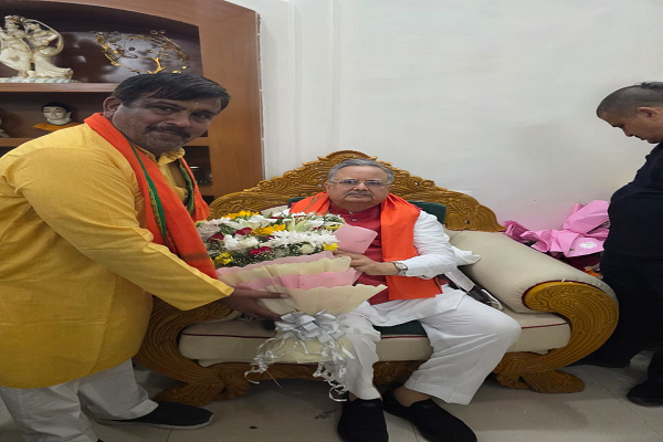 राकेश यादव ने डॉ. रमन सिंह को जन्मदिन की दी बधाई, गुलदस्ता भेंटकर किया अभिनंदन    बालोद विधानसभा के जनसेवक राकेश यादव ने रायपुर स्थित स्पीकर हाउस पहुंचकर विधानसभा अध्यक्ष से की सौजन्य मुलाकात