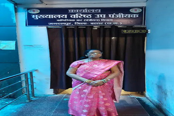  सेवा संकल्प अभियान: सेवा की कहानी : पारिवारिक हकत्याग की रजिस्ट्री में नेत्र प्रभा जोशी को मिली 81,648 रुपये की आर्थिक राहत