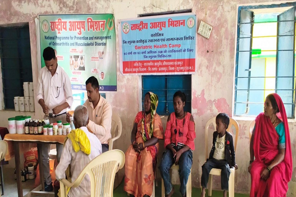 सेवा संकल्प अभियान से ग्रामीण अंचलों तक पहुंच रही आयुष चिकित्सा