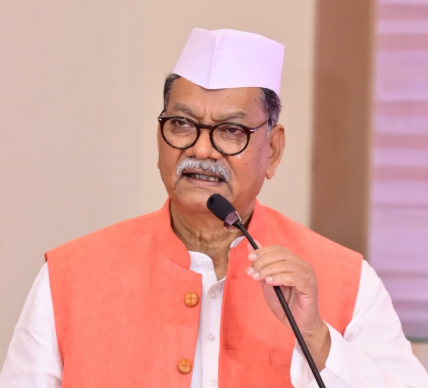 विधानसभा नेता प्रतिपक्ष कार्यालय रायपुर छ.ग.  प्रेस विज्ञप्ति  मुख्यमंत्री को विधानसभा सत्रों की अवधि बढ़ाने डॉ. चरणदास महंत ने लिखा पत्र।  सदन में संवाद का अभाव जनसमस्याओं को सड़कों पर आंदोलन का रूप देता है  - नेता प्रतिपक्ष  किसानों की पीड़ा, बिजली संकट, कानून-व्यवस्था और स्कूली बच्चों का सड़कों पर उतरना गंभीर चिंता का विषय  सदन की बैठकों की संख्या बढ़ाकर लोकतंत्र और जनविश्वास को मजबूत करने की आवश्यकता