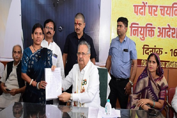 स्वास्थ्य सेवाओं को सुदृढ़ बनाने में चिकित्सकों के साथ पैरामेडिकल स्टाफ की महत्वपूर्ण भूमिका : डॉ. रमन सिंह