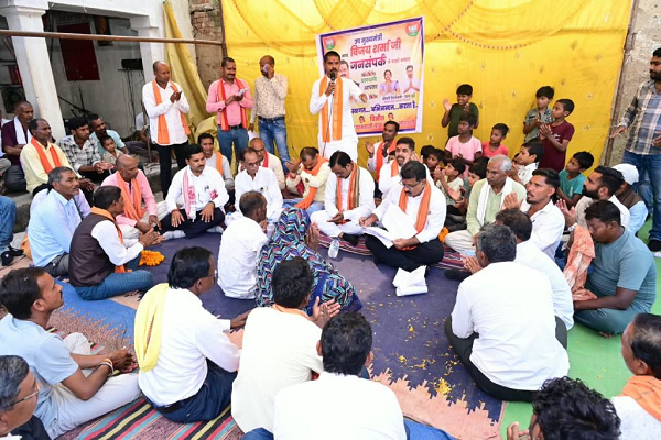 विजय शर्मा ने ग्राम लोहझरी में ग्रामीणों से किया संवाद
