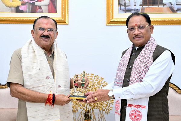  मुख्यमंत्री श्री विष्णु देव साय से राजस्थान विधानसभा अध्यक्ष श्री वासुदेव देवनानी ने की सौजन्य भेंट