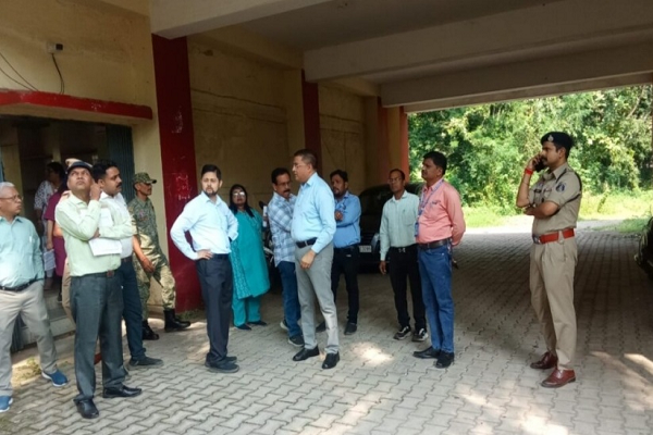 कलेक्टर ने लिया निगम चुनाव की तैयारियों का जायजा