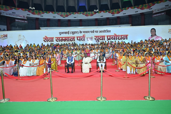 युवा बड़े सपने देखें, अपनी सफलता को समाज और राष्ट्र की सेवा से जोड़ें : राष्ट्रपति मुर्मु