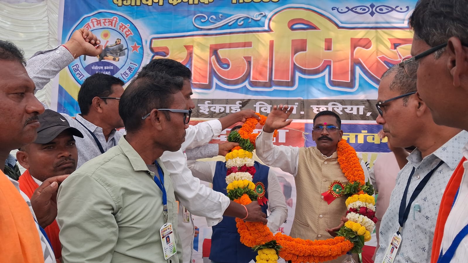 छुरिया में राजमिस्त्री संघ की विशाल पदयात्रा से गूंजा श्रमिकों के हक का मुद्दा, सात सूत्रीय मांगों पर सरकार का ध्यान आकर्षित