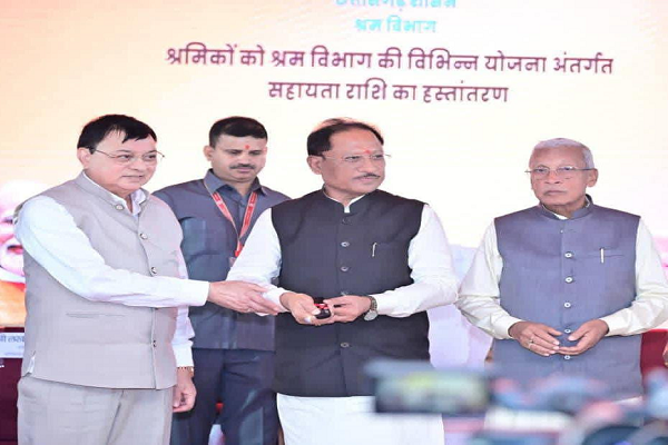 विशेष लेख : निर्माण श्रमिकों के जीवन में खुशहाली ला रहीं सन्निर्माण कर्मकार मंडल की जनकल्याणकारी योजनाएं