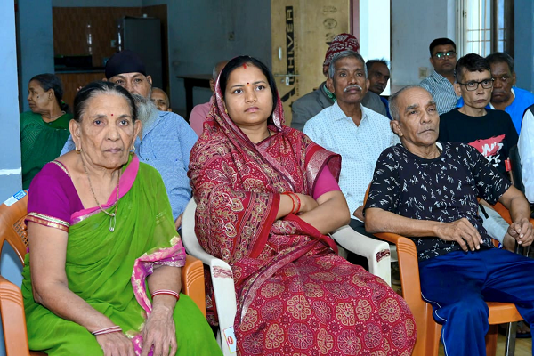  वृद्धजनों के साथ मंत्री श्रीमती लक्ष्मी राजवाड़े ने सुनी &lsquo;मन की बात&rsquo;