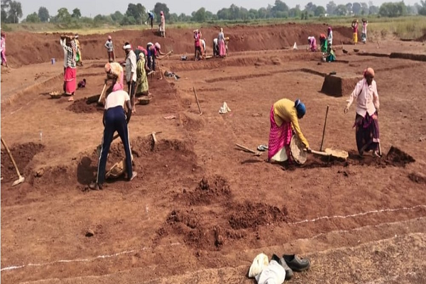 वीबी जीरामजी योजना से ग्राम पंचायत बघेली में जल संरक्षण एवं ग्रामीणों को रोजगार, दीपावली से पूर्व 90 श्रमिकों को मिल रहा काम