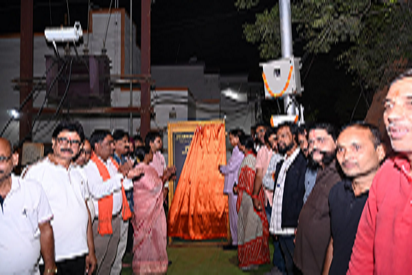  सीएसईबी चौक में वेटिंग शेड का उद्योग मंत्री श्री लखनलाल देवांगन ने किया लोकार्पण, तीन प्रमुख मार्गों पर 195 स्ट्रीट लाइटों से बढ़ेगी रोशनी