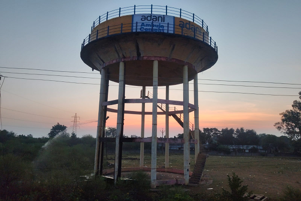 कवर्धा में लाखों लीटर पानी बर्बाद! भोरमदेव रोड की पानी टंकी से व्यर्थ बह रहा जल   एक ओर सरकार जल संरक्षण का संदेश दे रही, दूसरी ओर नगर पालिका की कथित लापरवाही से पानी की बर्बादी जारी  नगर पालिका के जनप्रतिनिधियों और जिम्मेदार अधिकारियों की कार्यप्रणाली पर उठे सवाल, आखिर कब जागेगा प्रशासन?