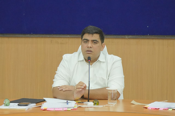 आंधी-वर्षा से निपटने पहले से आवश्यक तैयारी सुनिश्चित करे अधिकारी : कलेक्टर