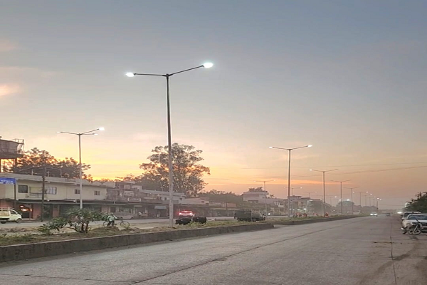 गेवरा-इमलीछापर रेलवे मार्ग पर जगी रोशनी, सीएसआर फंड से करोड़ों की लागत से लगी स्ट्रीट लाइटें