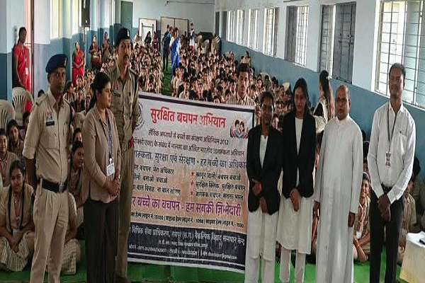 हर बच्चे का बचपन, हम सबकी जिम्मेदारी : 21 विद्यालयों में पहुंचा &lsquo;सुरक्षित बचपन अभियान&rsquo;, 42 न्यायाधीशों ने बच्चों को बताए अधिकार और सुरक्षा के उपाय