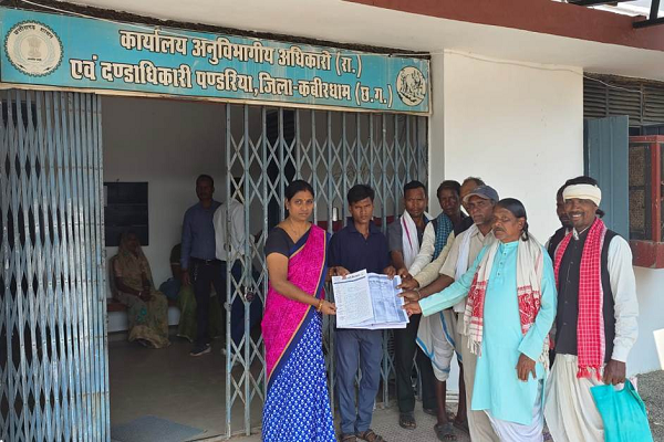बैगा समुदाय की 26 एकड़ जमीन पर कब्जे का आरोप, एसडीएम से कार्रवाई की मांग