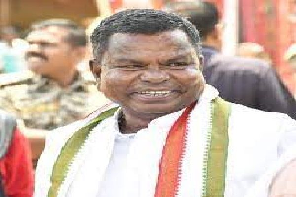  कैबिनेट मंत्री कवासी लखमा एक बार फिर सुर्खियों में चुकाए 30 साल पुराने उधार, याददाश्त की हो रही तारीफ़...