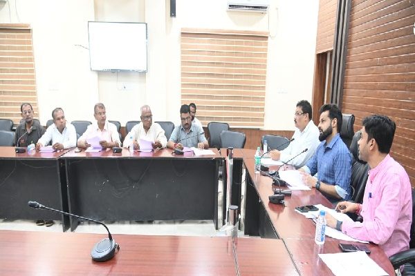 दुर्ग, : जिला निर्वाचन अधिकारी ने दलों की बैठक 