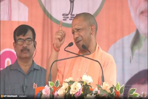 कांग्रेस राम भक्तों का अपमान करती है: योगी आदित्&zwj;यनाथ