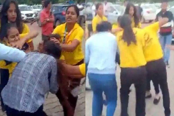 रायपुर एयरपोर्ट में खुलेआम गुंडागर्दी , ट्रैवल कंपनी की युवतियों के बिच लडाई