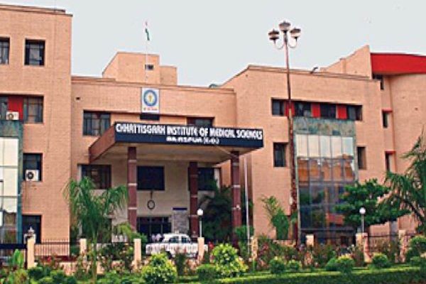 हाई कोर्ट में सिम्स के ओएसडी का कबूलनामा, ज्यादा ध्यान प्राइवेट प्रैक्टिस पर, डॉक्टरों में नहीं है वर्क कल्चर