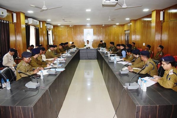  पुलिस अधीक्षक बालोद के निर्देशन में जिले के समस्त राजपत्रित अधिकारी एवं थाना प्रभारियों के मध्य क्राइम समीक्षा बैठक आयोजित हुई।