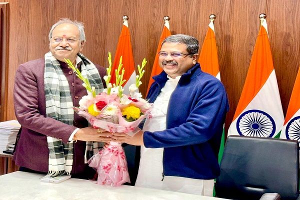 छत्तीसगढ़ के शिक्षा मंत्री श्री बृजमोहन अग्रवाल ने आज नई दिल्ली में केंद्रीय शिक्षा और कौशल विकास मंत्री श्री धर्मेंद्र प्रधान से मुलाक़ात की