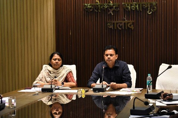 महतारी वंदन योजना अंतर्गत प्रतिदिन अधिक से अधिक हितग्राहियों का आवेदन जमा कराना सुनिश्चित करें: कलेक्टर 