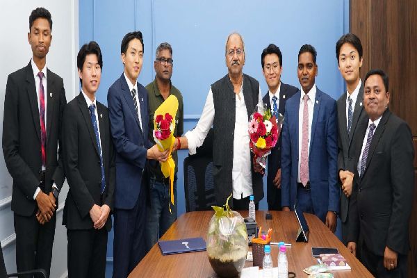 रायपुर : छत्तीसगढ़ी संस्कृति से विदेशी छात्रों का प्रभावित होना गौरव का क्षण: शिक्षा मंत्री श्री बृजमोहन अग्रवाल