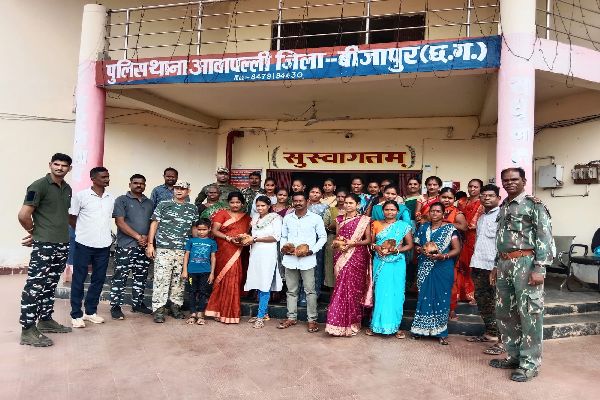 शहीद गुण्डाधुर की स्मृति में जिला मुख्यालय बीजापुर रक्षित केन्द्र एवं समस्त थानों में कार्यक्रम का आयोजन किया गया