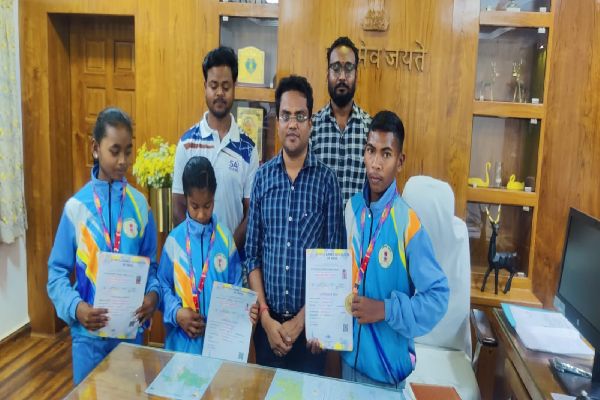 माओवाद के आतंक और दहशत को नजरंदाज कर जिले के खिलाड़ियों ने रचा स्वर्णिम इतिहास