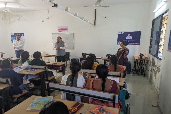 पीएम विश्वकर्मा योजनान्तर्गत कारीगरों को दी जा रही है प्रशिक्षण