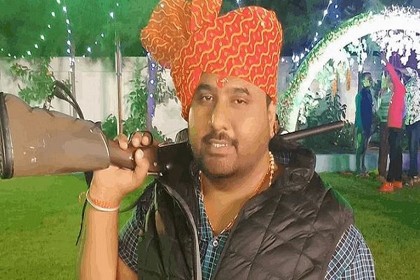 बीच मोहल्ले में कांग्रेस नेता की गोली मारकर हत्या