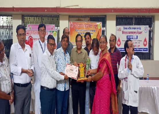 दुर्ग जिला ब्लड बैंक में विश्व रक्तदाता दिवस का आयोजन